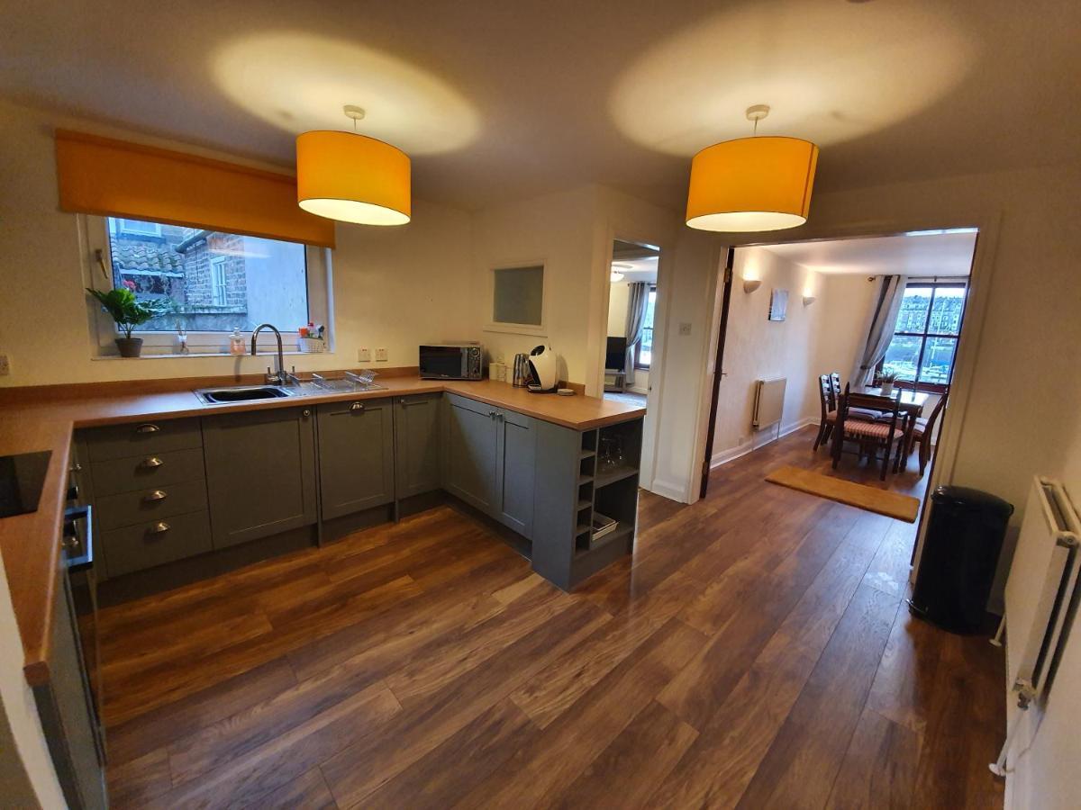 Marina House Appartement Whitby Buitenkant foto